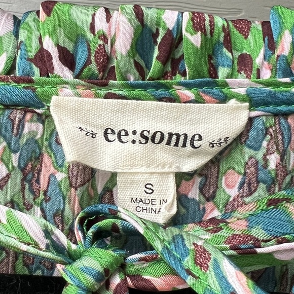 EE:Some Green Watercolor Blouse Short Bell Sleeve Ruffle Neck Women’s Small - Picture 12 of 15